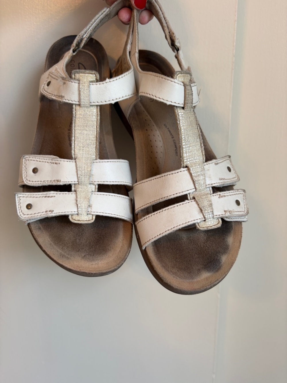 Clark’s Collection White Leather T-Strap Comfort Sandals Size 8
